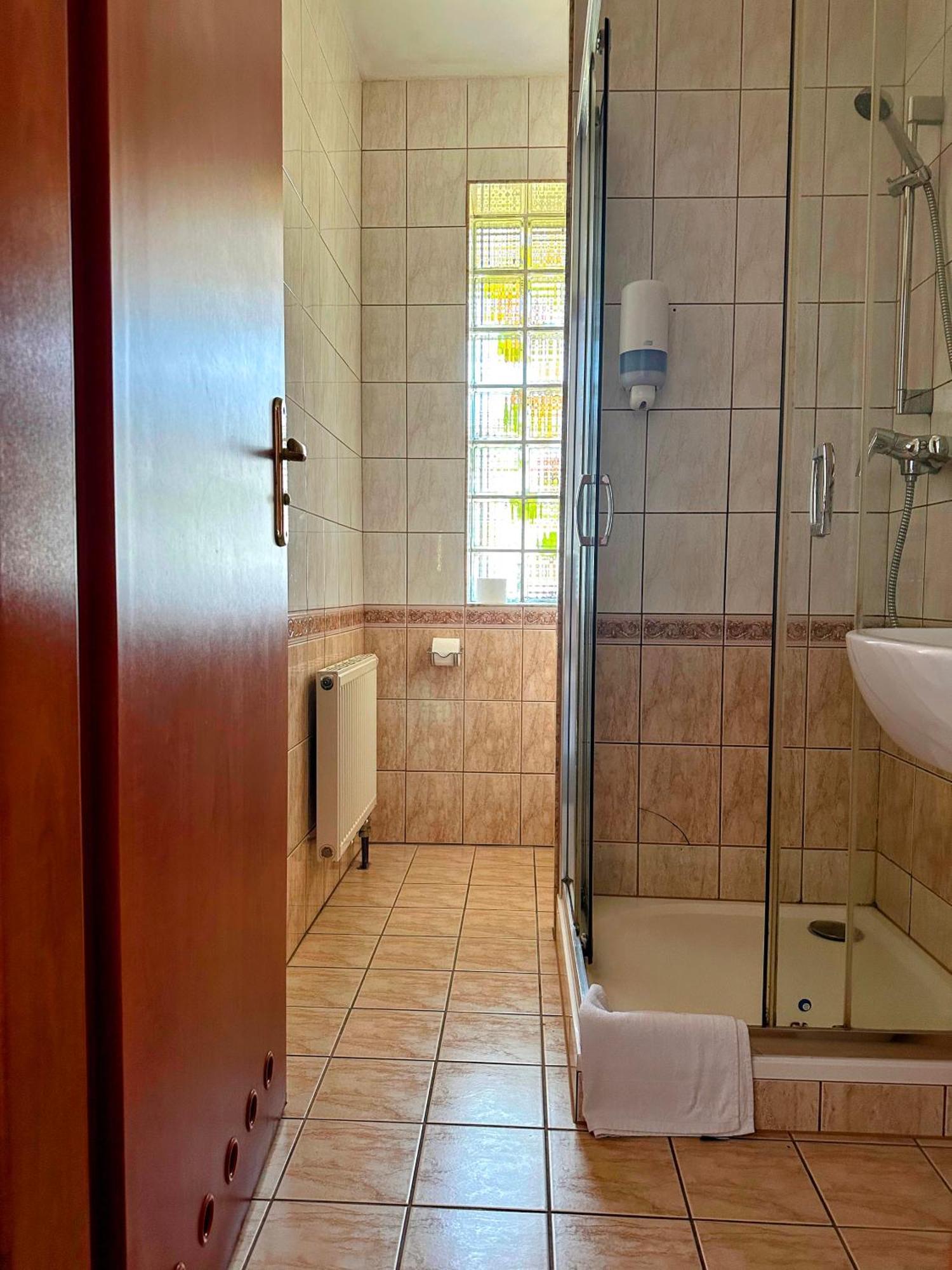Single Room,1543449025:JPEG
