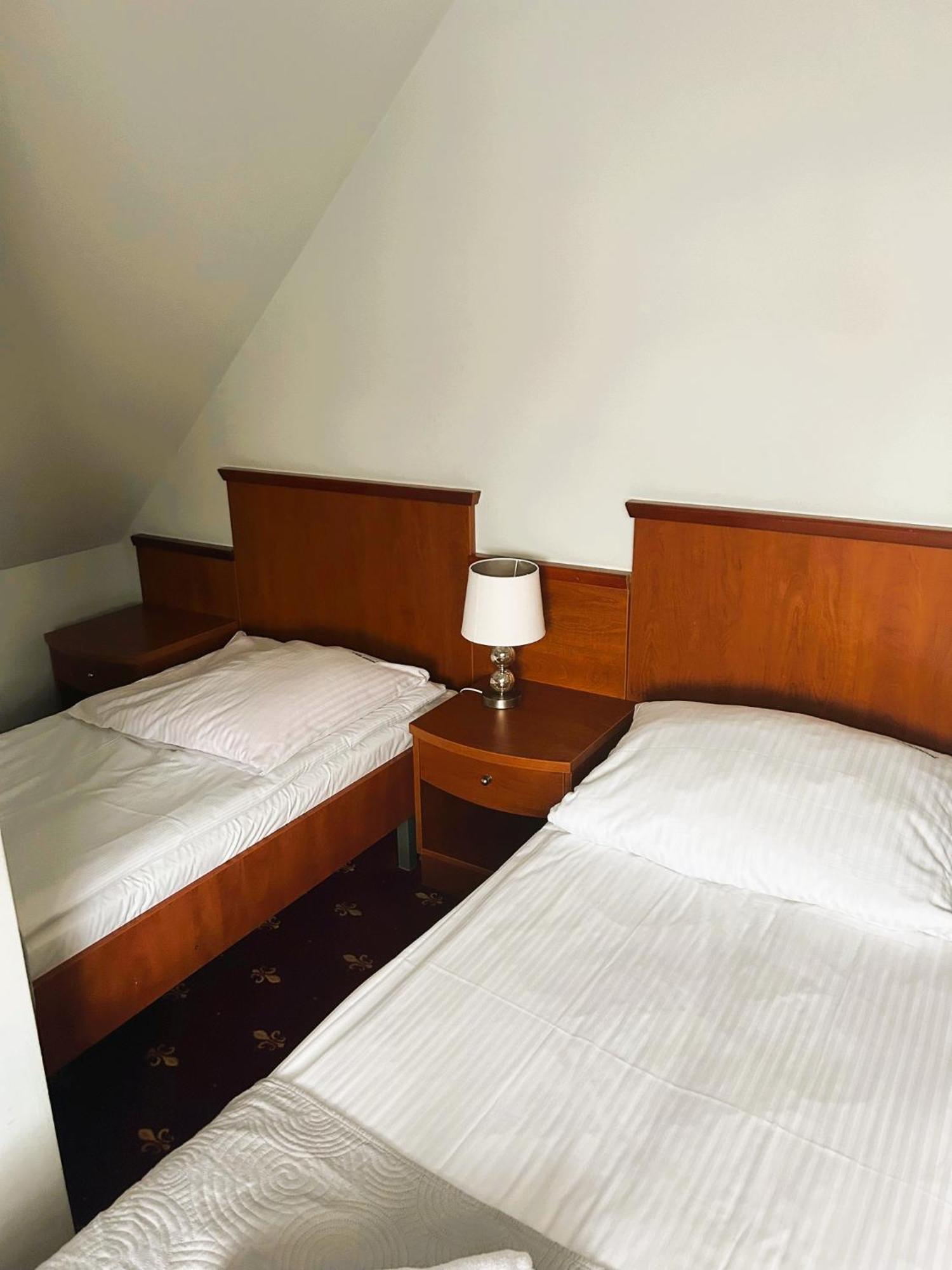 Twin Room - Attic,1756410815:JPEG